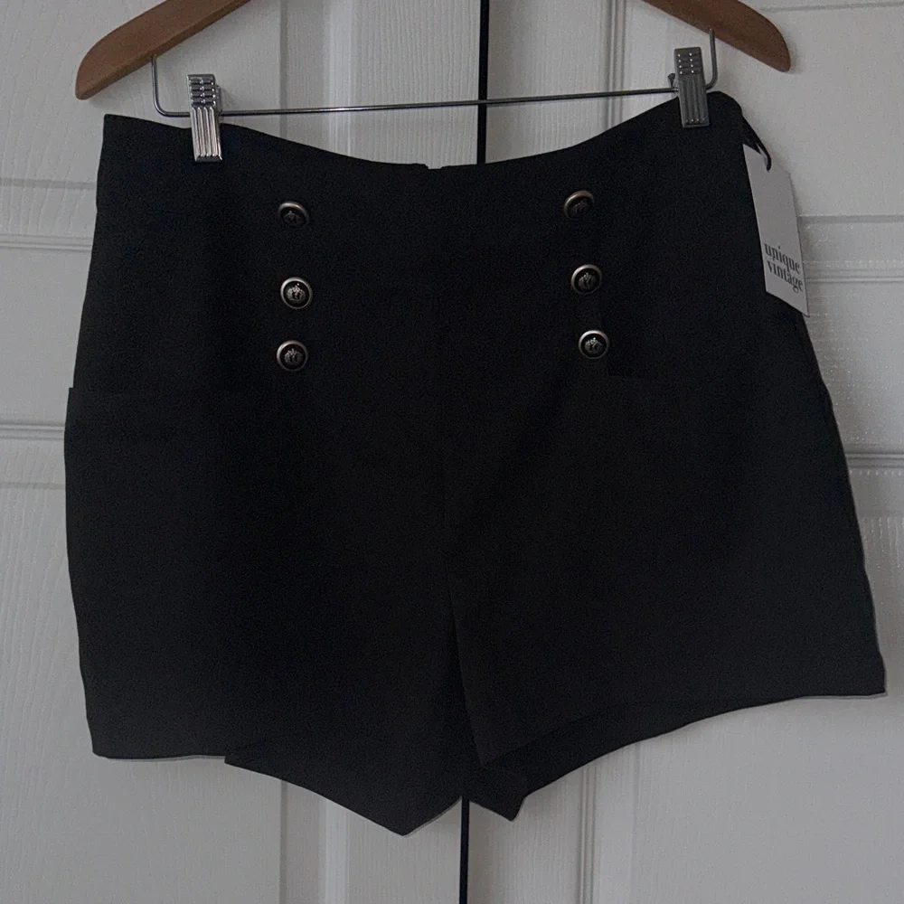 NWT Unique Vintage Black Shorts - Picture 1 of 3